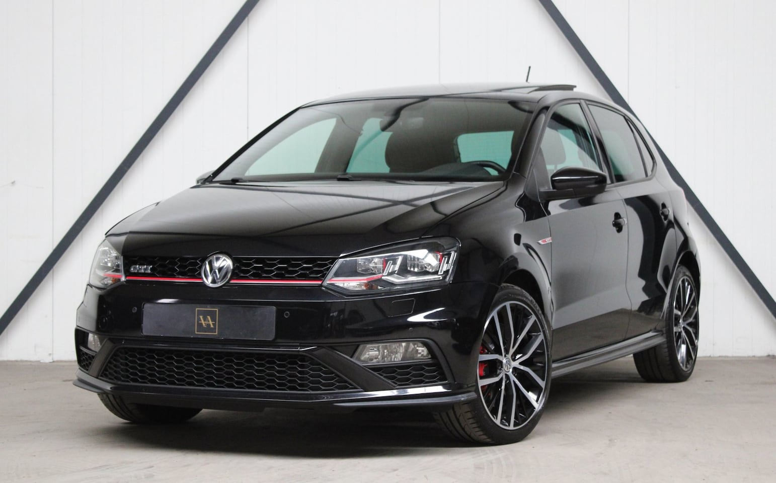 Volkswagen Polo - 1.8 TSI GTI l Panoramadak l Camera l NAVI l LED - AutoWereld.nl