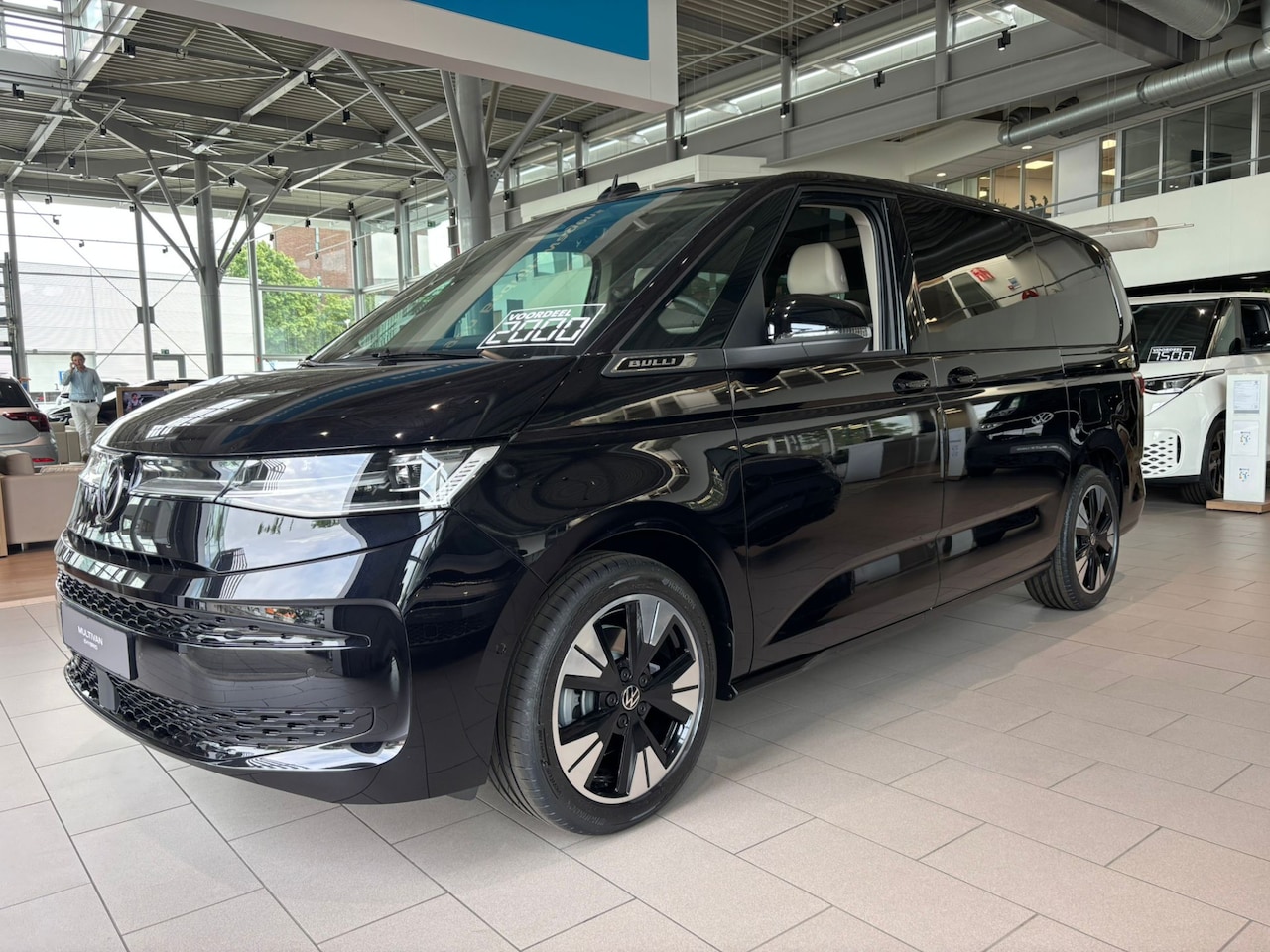 Volkswagen Multivan - L2H1 PHEV 1.5 eHybrid 245pk 19,7kWh DSG 4Motion Bulli-Edition / Direct leverbaar / 4x4 / A - AutoWereld.nl