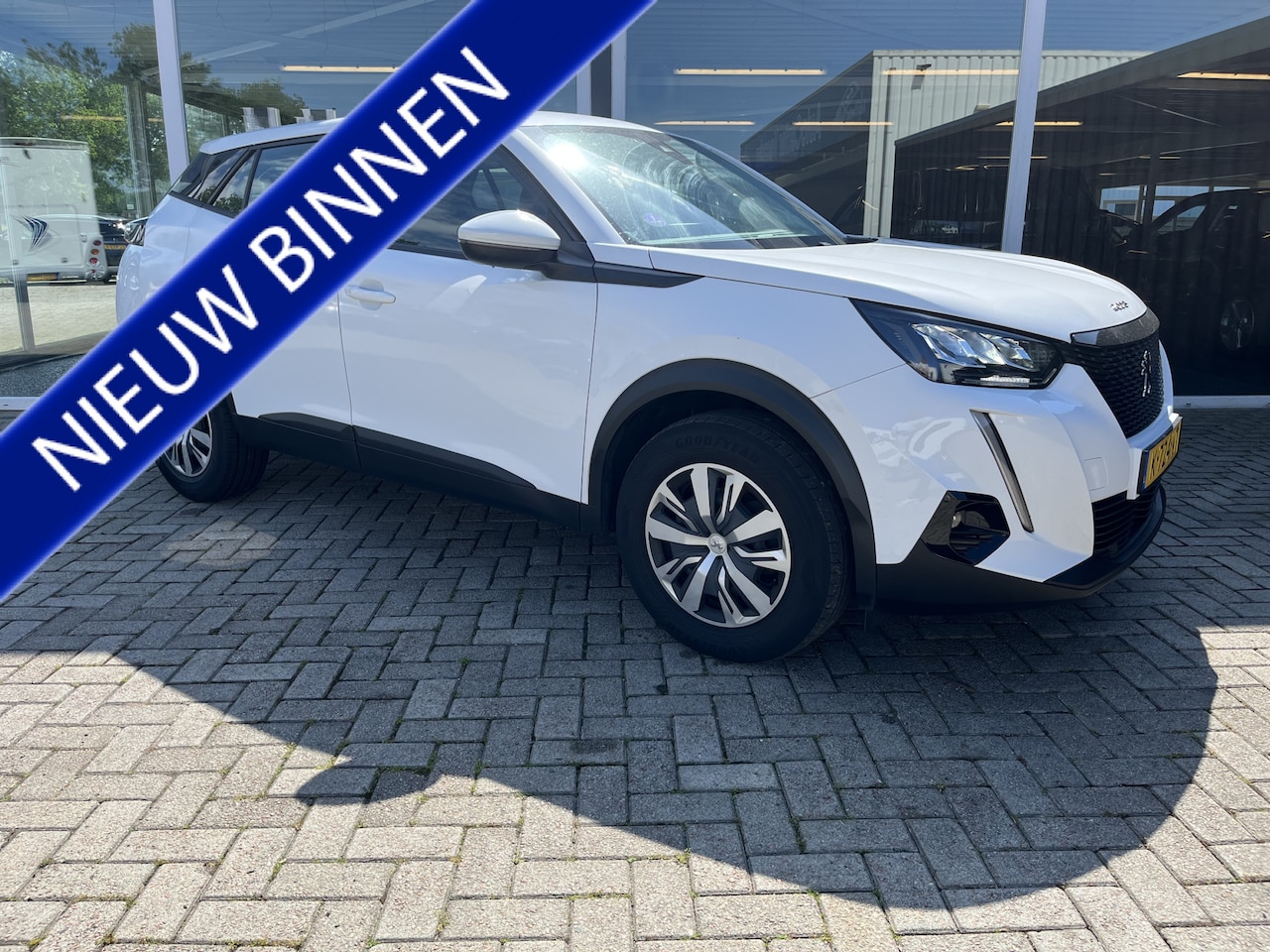 Peugeot 2008 - 1.2 PureTech Blue Lease Active / Trekhaak / Carplay / Cruise - AutoWereld.nl