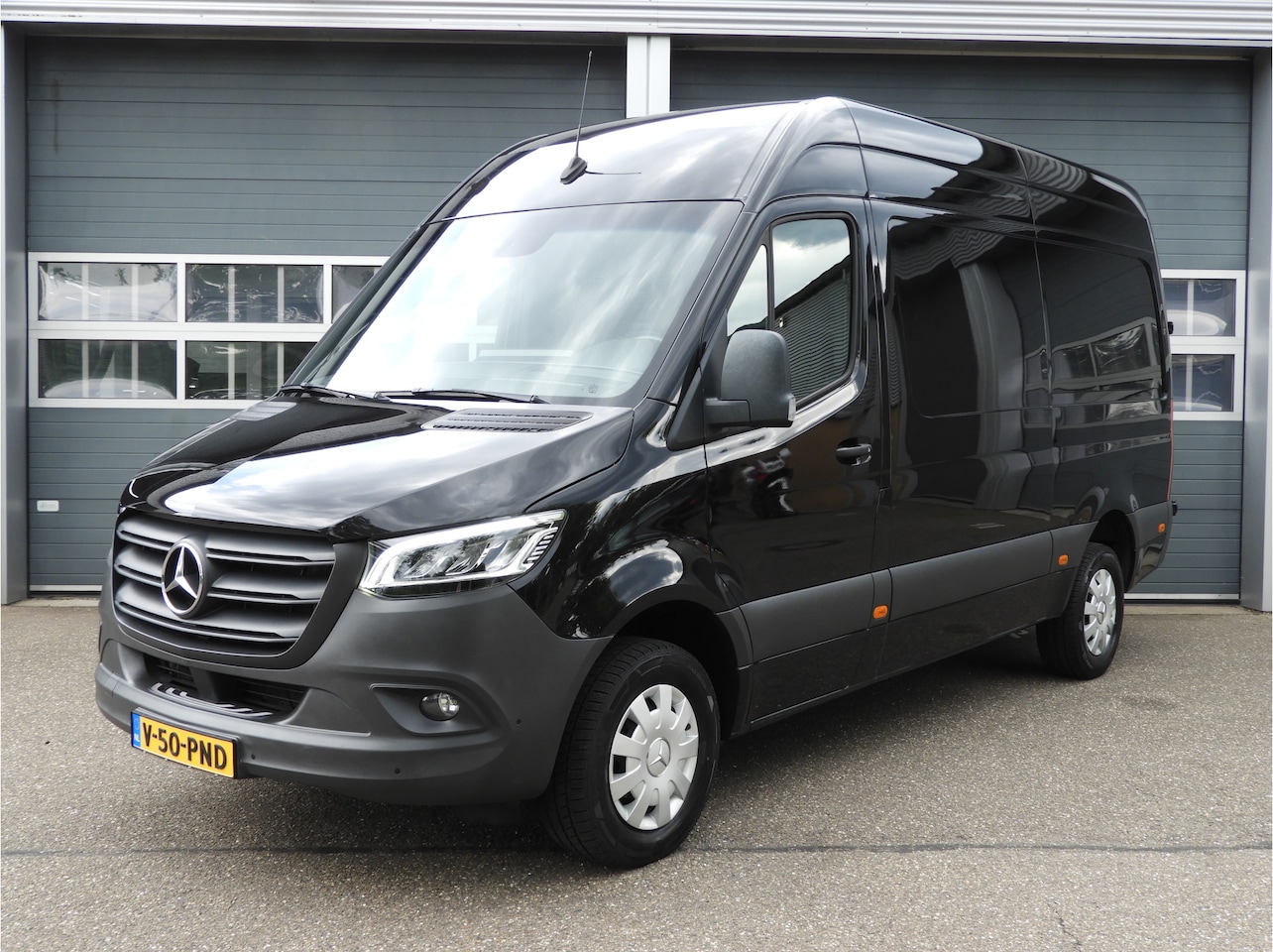 Mercedes-Benz Sprinter - 317 1.9 CDI L2H2 RWD AUT | LED | CAMERA | NAVI | CRUISE | CARPLAY - AutoWereld.nl