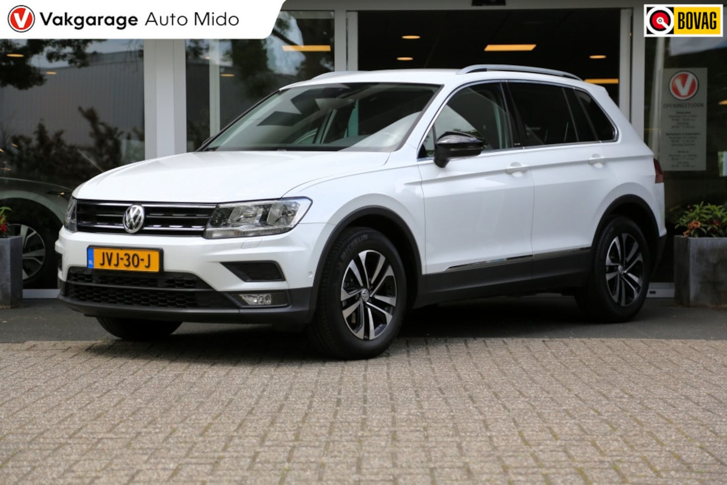 Volkswagen Tiguan - 1.5 TSI ACT Automaat Comfortline | Trekhaak | Winterbanden set - AutoWereld.nl