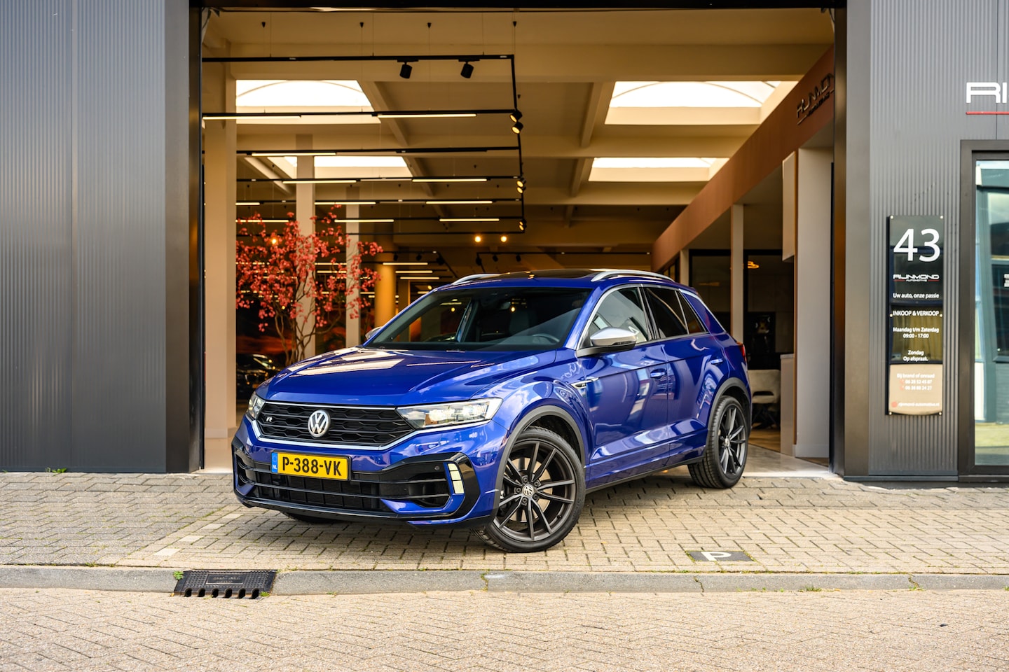 Volkswagen T-Roc - 2.0 TSI 4Motion R|Pano|Akrapovic|Carplay|Camera|Acc|Dode Hoek|Navi - AutoWereld.nl