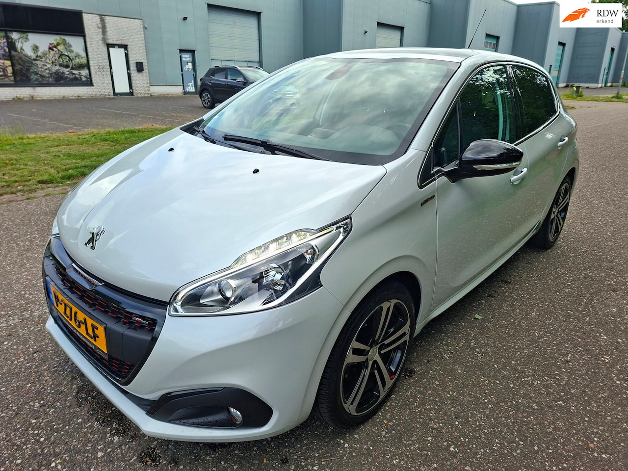 Peugeot 208 - 1.2 PureTech GT-line super mooi pannadak - AutoWereld.nl