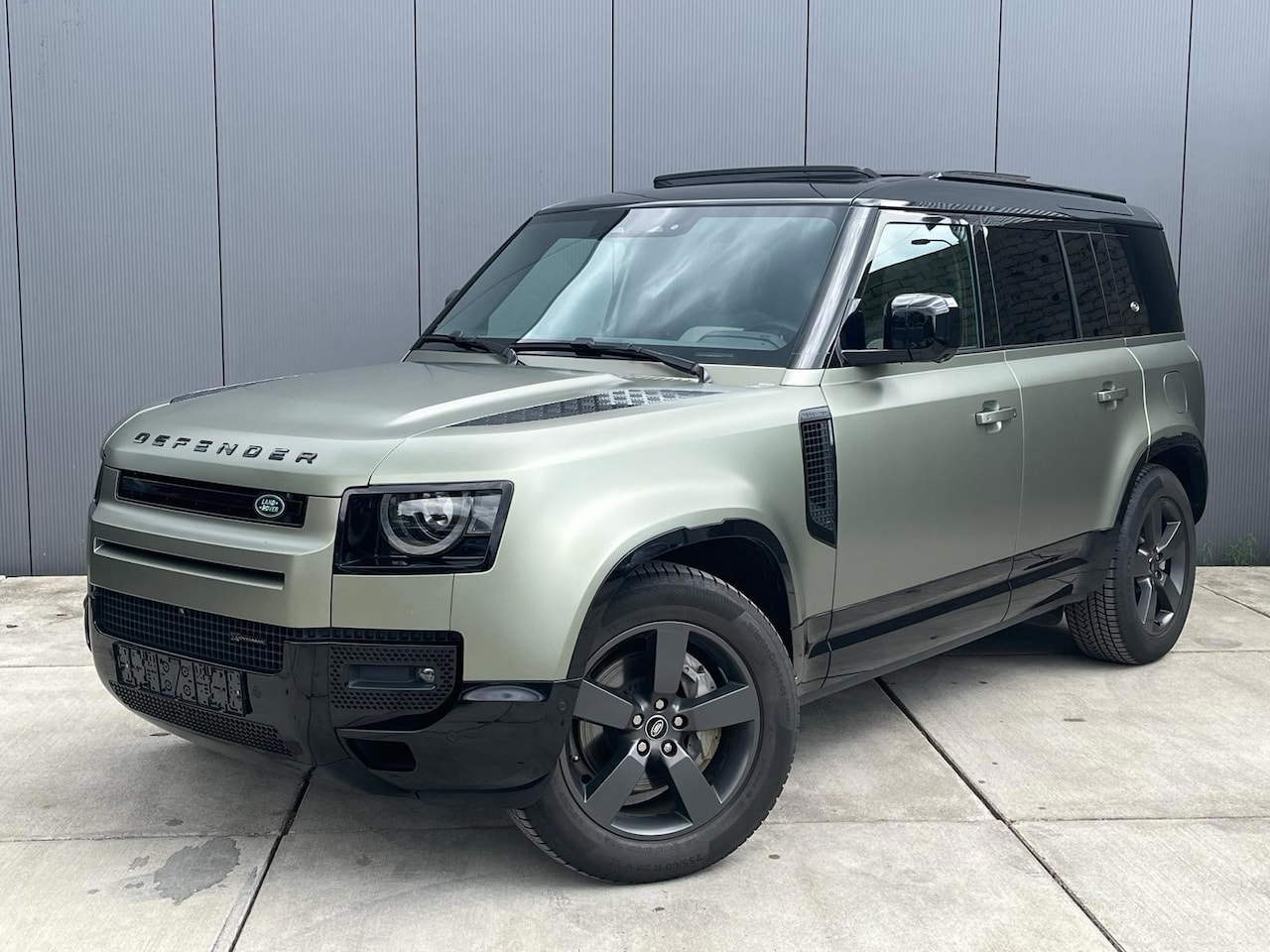 Land Rover Defender 110 - 2.0 P400e 110 X-Dynamic HSE | Elek. Trekhaak | Meridian Audio | Panoramadak | Stoel Koelin - AutoWereld.nl