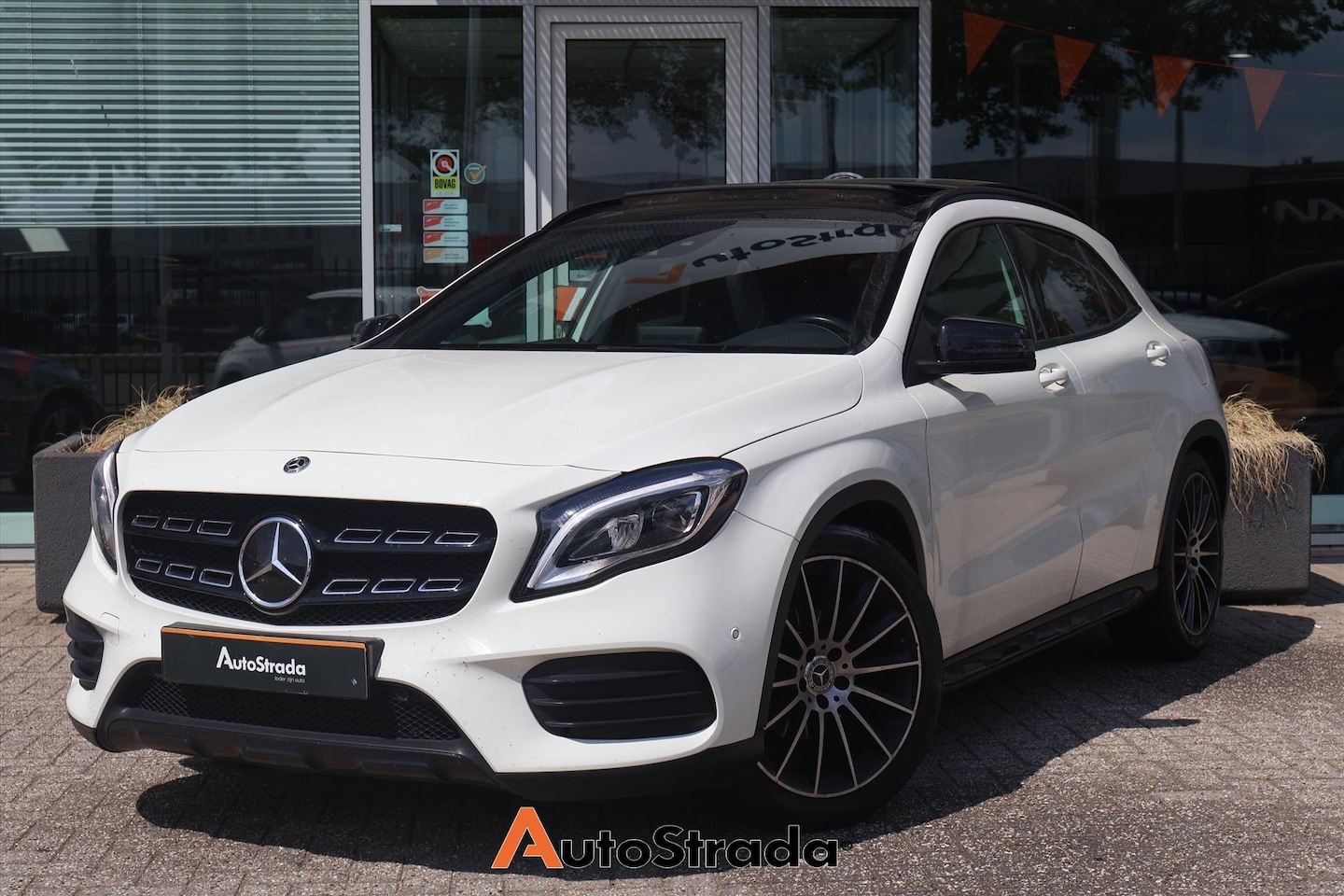 Mercedes-Benz GLA-Klasse - 200 AMG-LINE 156PK I Pano I LED I Camera I Memory I Cruise I Navi - AutoWereld.nl