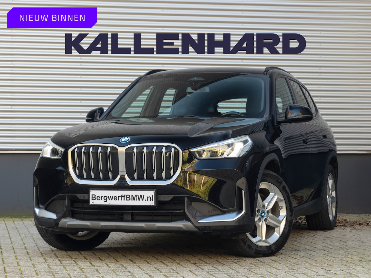 BMW iX1 - xDrive30 - Trekhaak - Driving + Parking Ass - Stoelverwarming - Adaptief onderstel - AutoWereld.nl