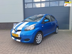 Toyota Aygo - | 1.0-12V Comfort | Bluetooth | Navi | Grootscherm | 2e eigenaar |