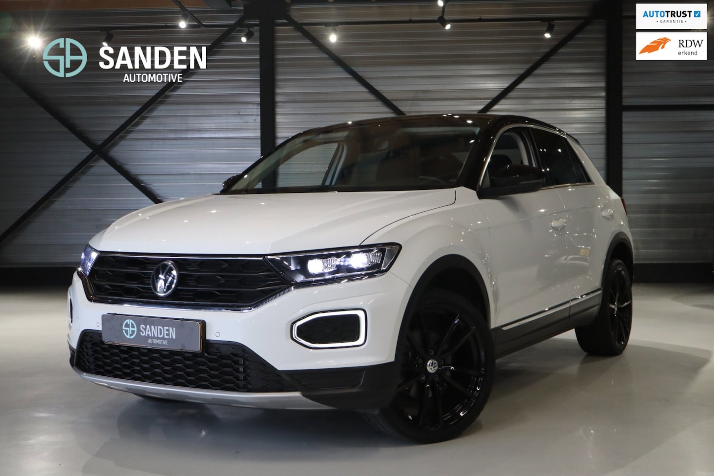 Volkswagen T-Roc - 1.0 TSI Style Business Sport|Navigatie|LED|Apple Carplay|Clima|Parkeersensoren|19inch - AutoWereld.nl