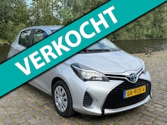 Toyota Yaris - 1.5 Hybrid Lease Automaat 2e eigenaar dealer onderhouden navigatie elektrische ramen cv op