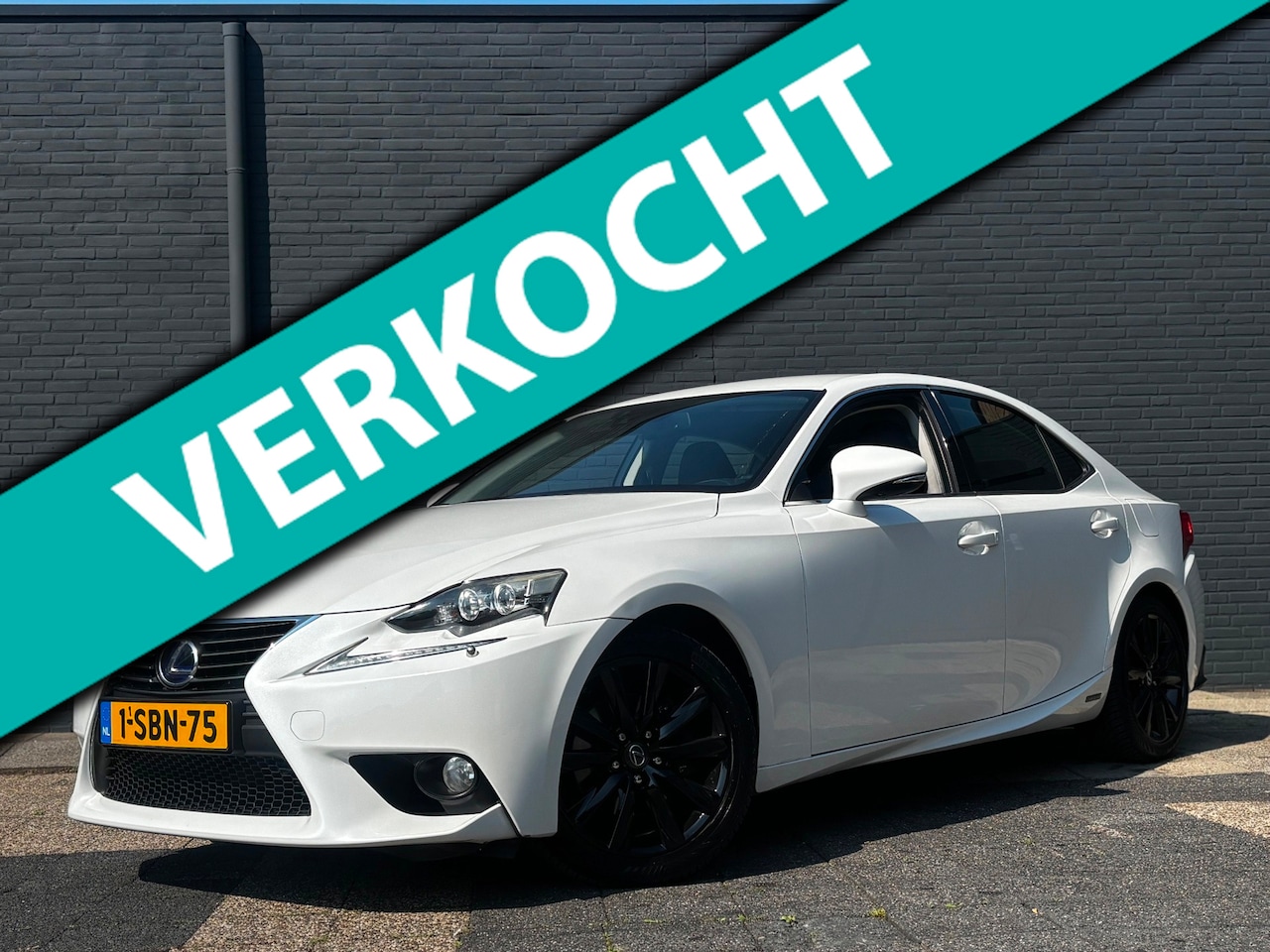 Lexus IS - 300H Luxury | Camera | Stoel en Stuurverwarming - AutoWereld.nl
