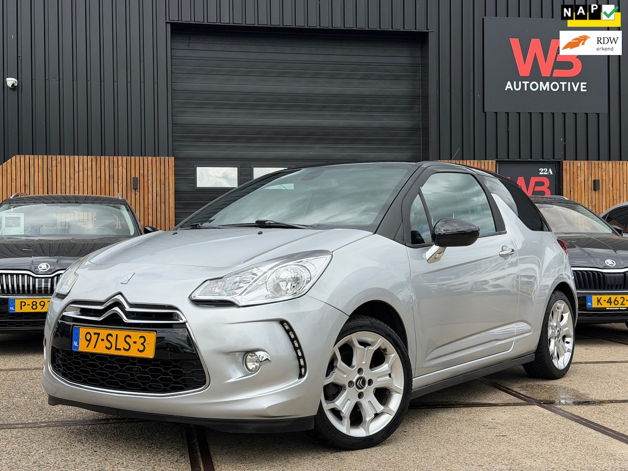 Citroën DS3 - 1.6 So Chic PDC Clima Cruise Leder Stoelverwarming - AutoWereld.nl