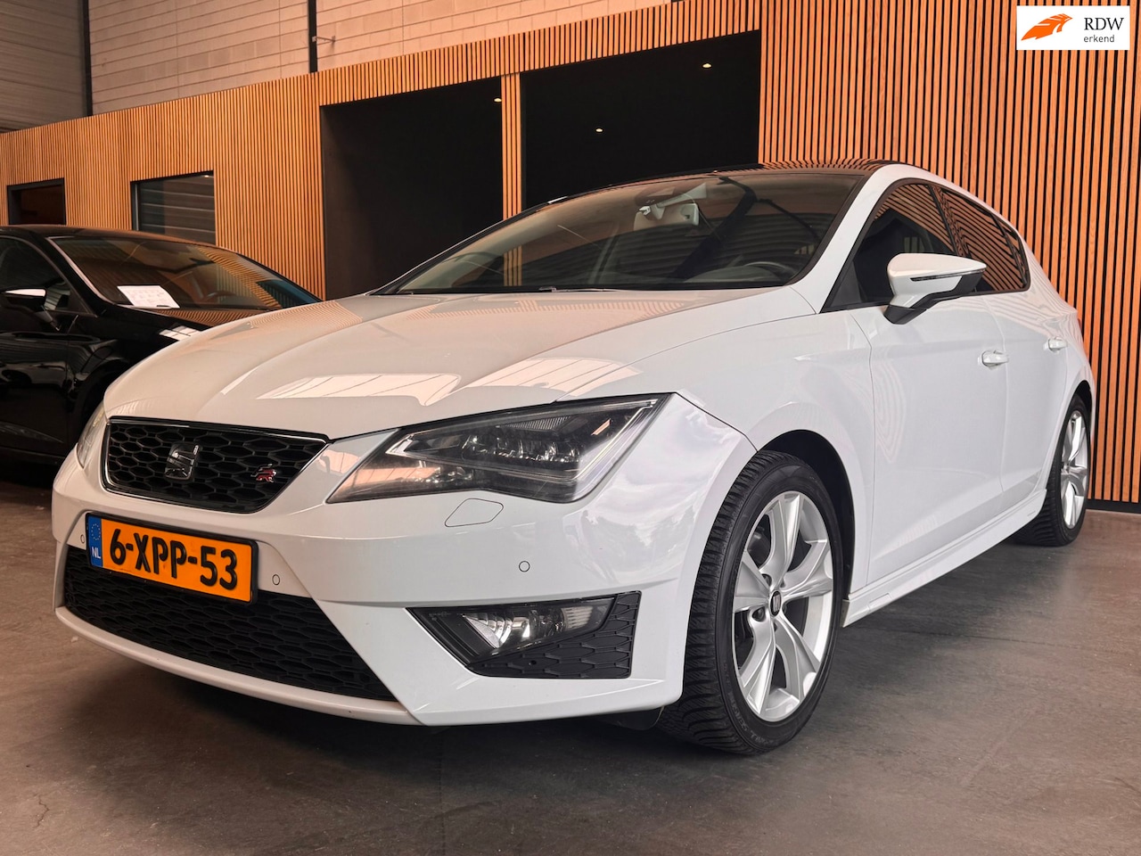SEAT Leon - 1.4 TSI FR Pano|LED|PDC|Leder|Navi - AutoWereld.nl