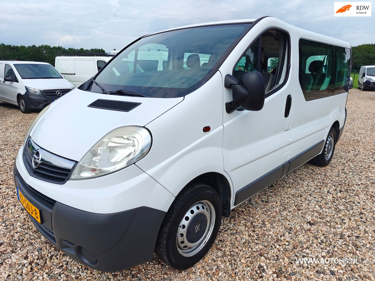 Opel Vivaro Combi - 2.0 CDTI 9 persoons , Apk mei 2027 , Nette bus , lage km , geen btw. - AutoWereld.nl