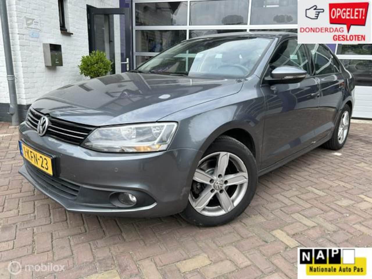 Volkswagen Jetta - 1.6 TDI BlueMotion * TREKHAAK * NAVIGATIE * - AutoWereld.nl
