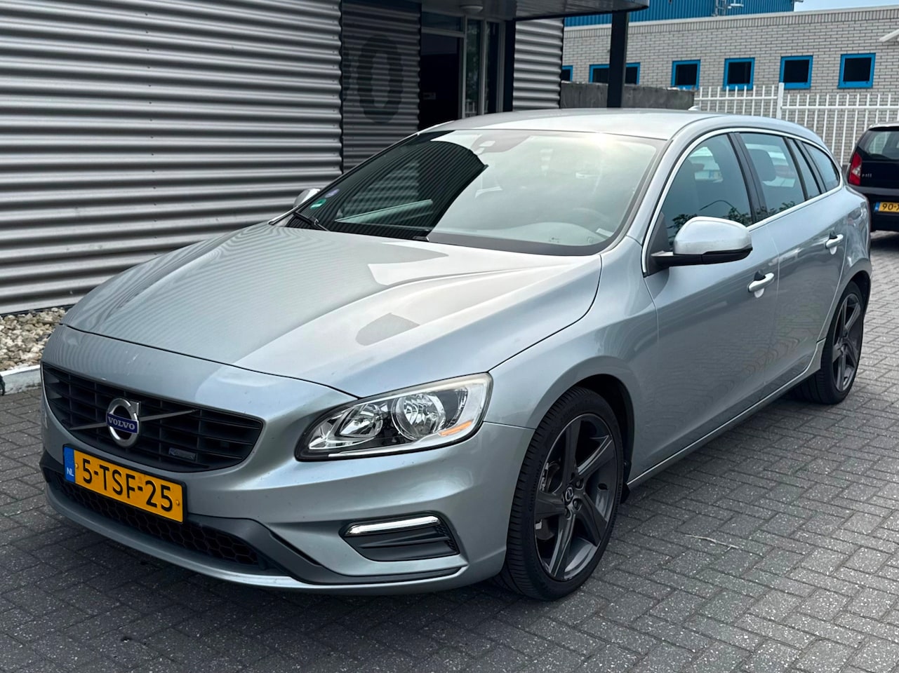 Volvo V60 - 1.6 T3 R-Design 1.6 T3 R-Design - AutoWereld.nl