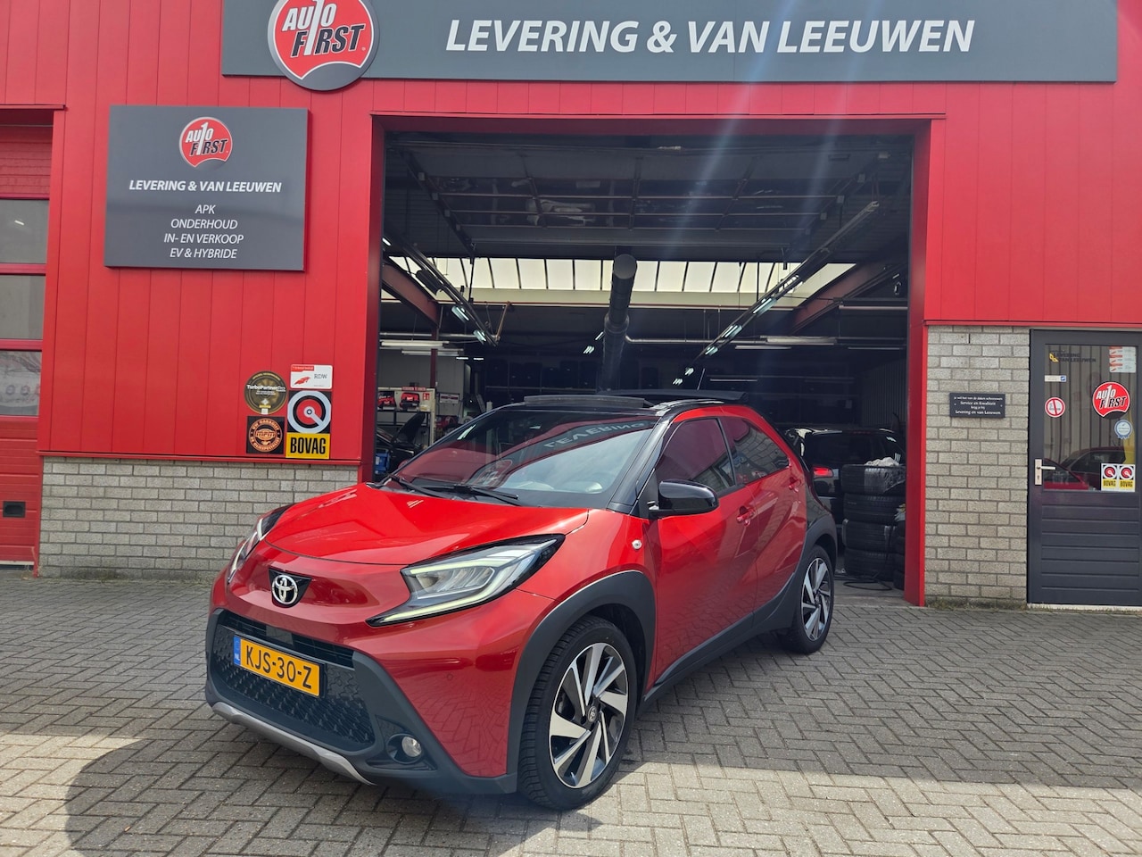 Toyota Aygo X - 1.0 VVT-i S-CVT Envy Automaat/ Cabrio dak/ Navigatie/ Lichtmetalen velgen/ Camera/ Rijklaa - AutoWereld.nl