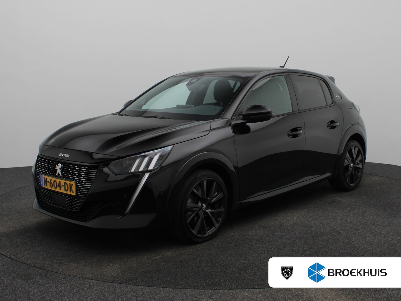 Peugeot 208 - 1.2 PureTech GT Pack Panormadak | Parkeersensoren Voor en Achter | Camera | 17" Lichtmetal - AutoWereld.nl