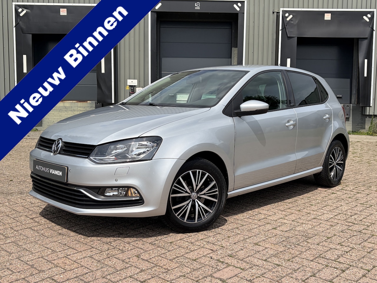 Volkswagen Polo - 1.0 Comfortline Connected Series / Clima / Pdc Voor / Achter / Stoel Verwarming / Lm Velge - AutoWereld.nl