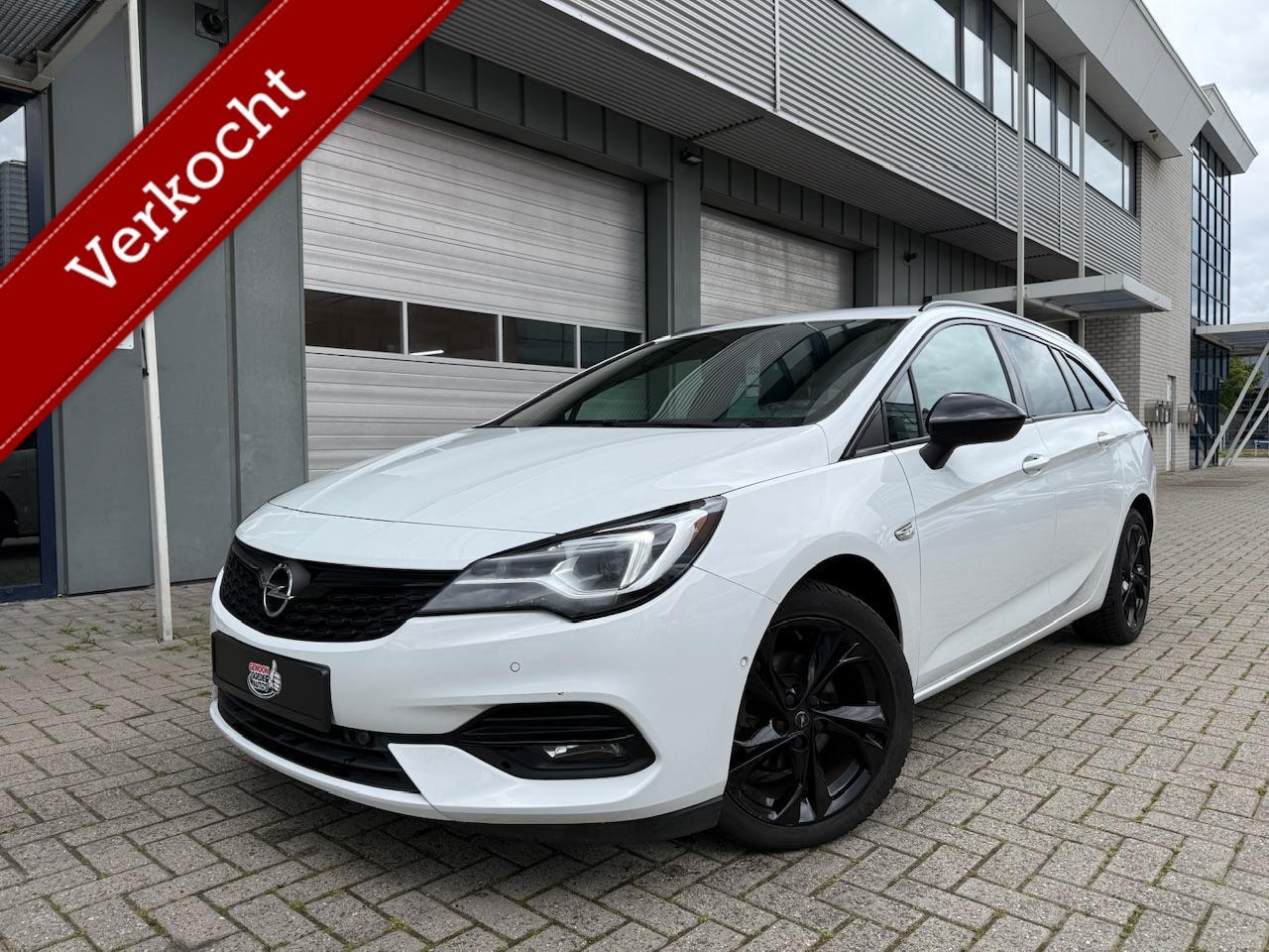Opel Astra Sports Tourer - 1.2 Benzine Black Edition Trekhaak - AutoWereld.nl