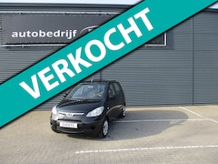 Hyundai i10 - 1.1 Active Auto rookt iets door olie verbruik koud maar nu scherpe prijs voor deze nette a