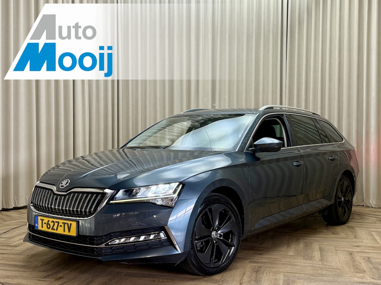 Skoda Superb Combi - 1.4 TSI iV Carplay / 18'' LMV / Trekhaak / Adaptive Cruise / LED / Navigatie / PDC V&A - AutoWereld.nl