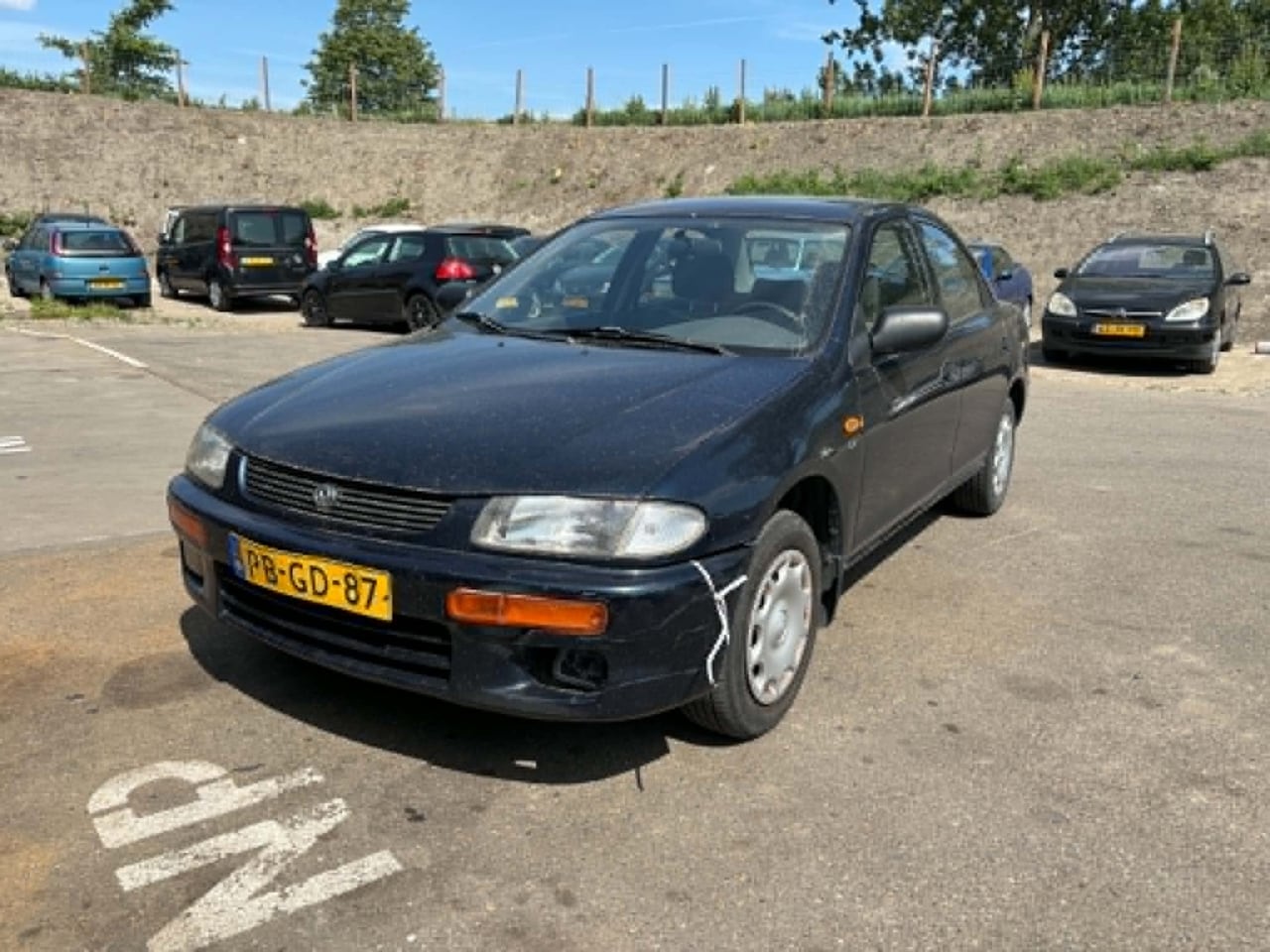 Mazda 323 - 1.5i LX 1.5i LX - AutoWereld.nl