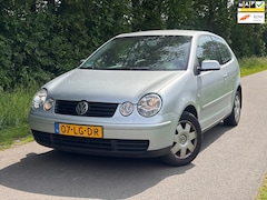 Volkswagen Polo - 1.4-16V Highline | " 140.000 " KM + Cruise + Clima Nu € 1.750,