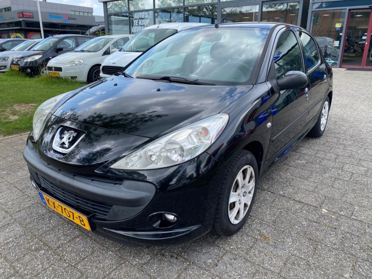 Peugeot 206 - 1.1 XR AIRCO NW APK BJ 2011 !!! - AutoWereld.nl
