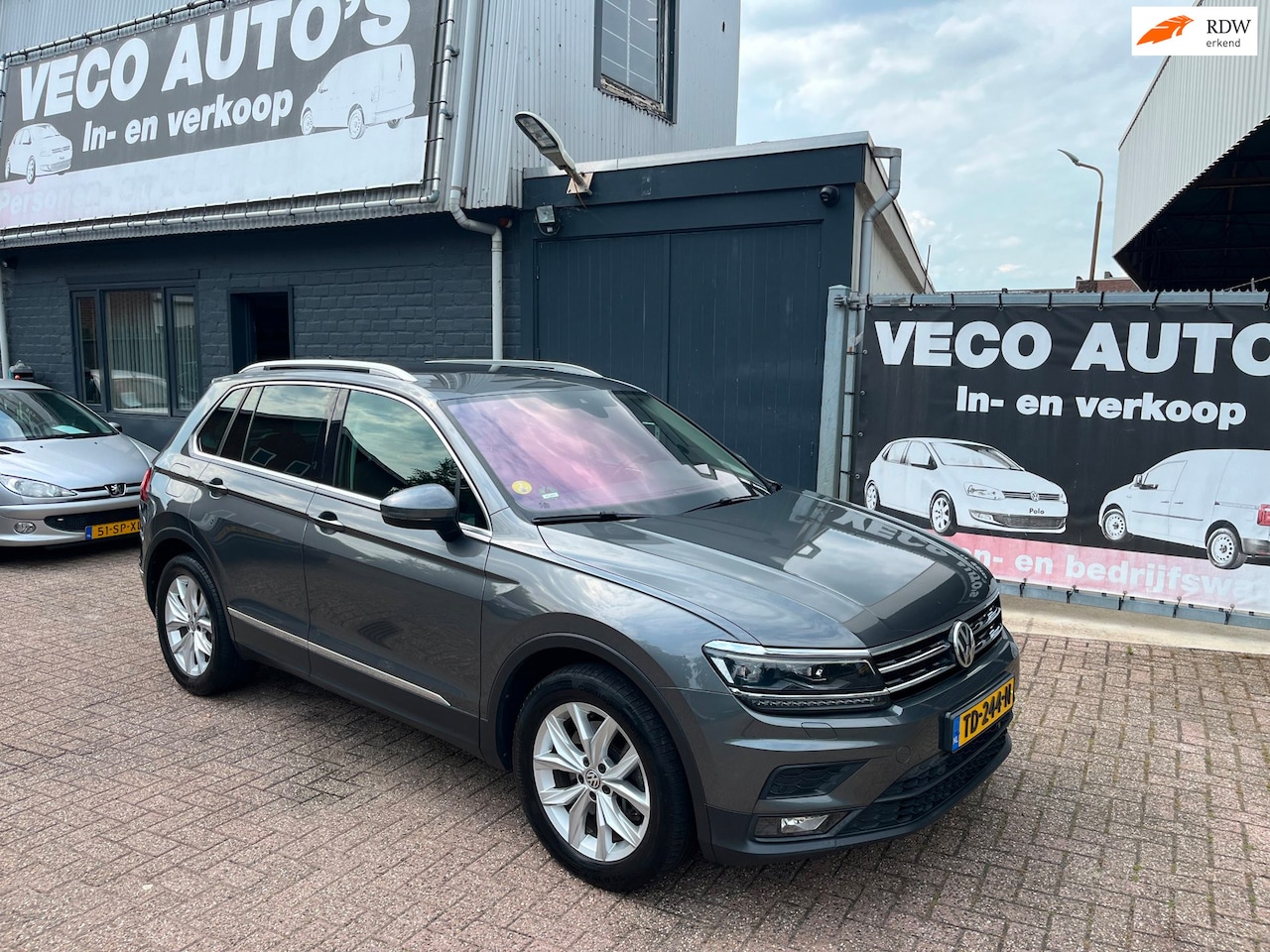 Volkswagen Tiguan - 2.0 TDI 4Motion Highline dsg led navi pdc nette auto - AutoWereld.nl