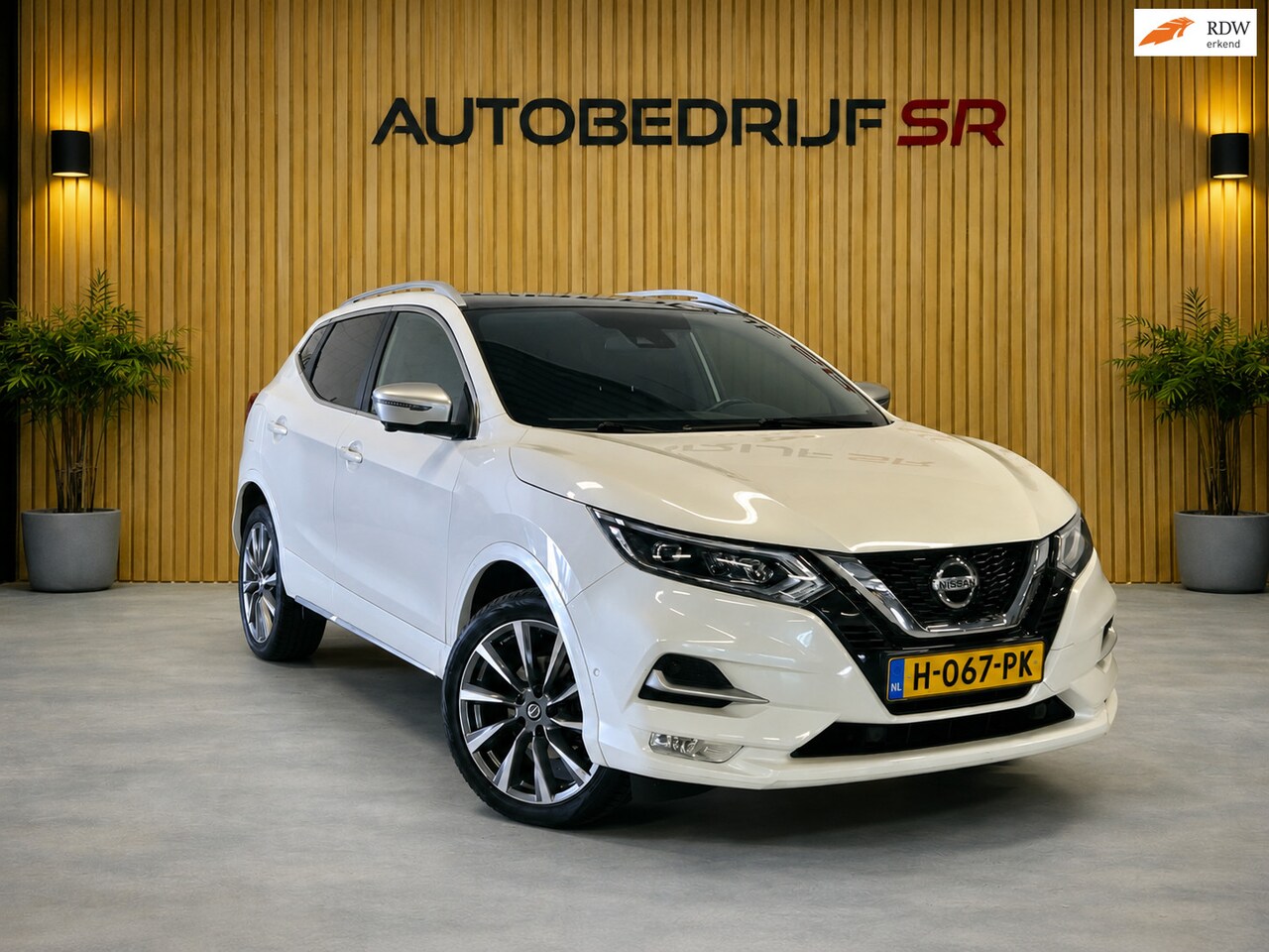 Nissan Qashqai - 1.3 DIG-T Tekna + | 360 Camera! | Bose! | Memory | Automaat | Panoramadak! | Stoelverwarmi - AutoWereld.nl