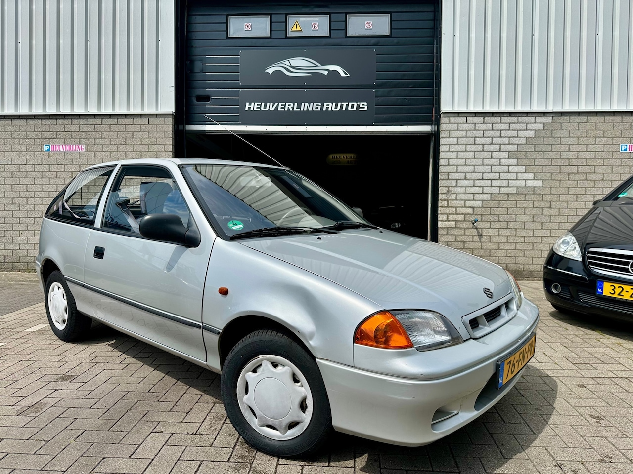 Suzuki Swift - 1.0 GLS | Automaat | APK | Trekhaak - AutoWereld.nl