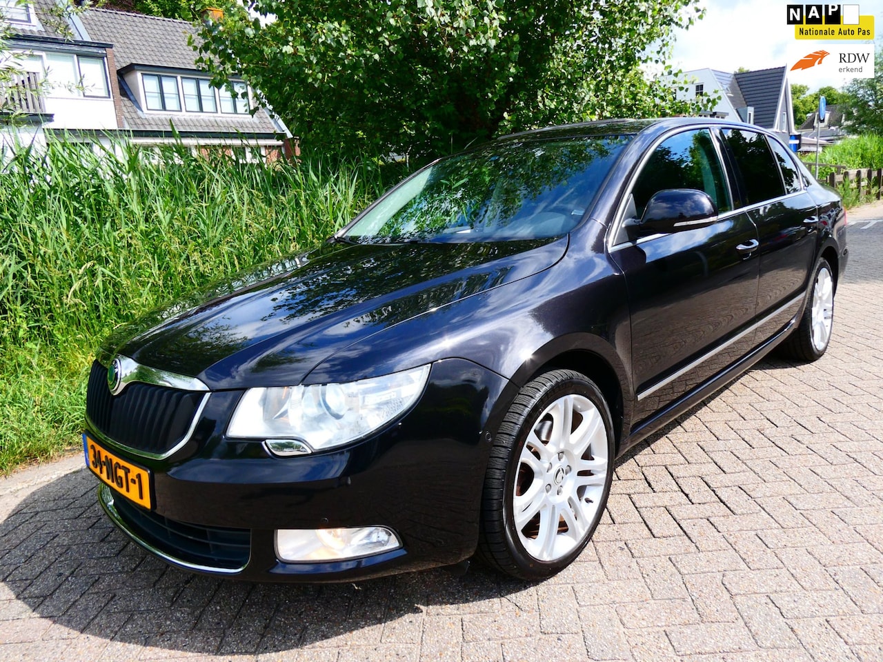 Skoda Superb - 1.8 TSI Elegance 161pk Leder Navi Schuifdak Xenon Trekhaak - AutoWereld.nl