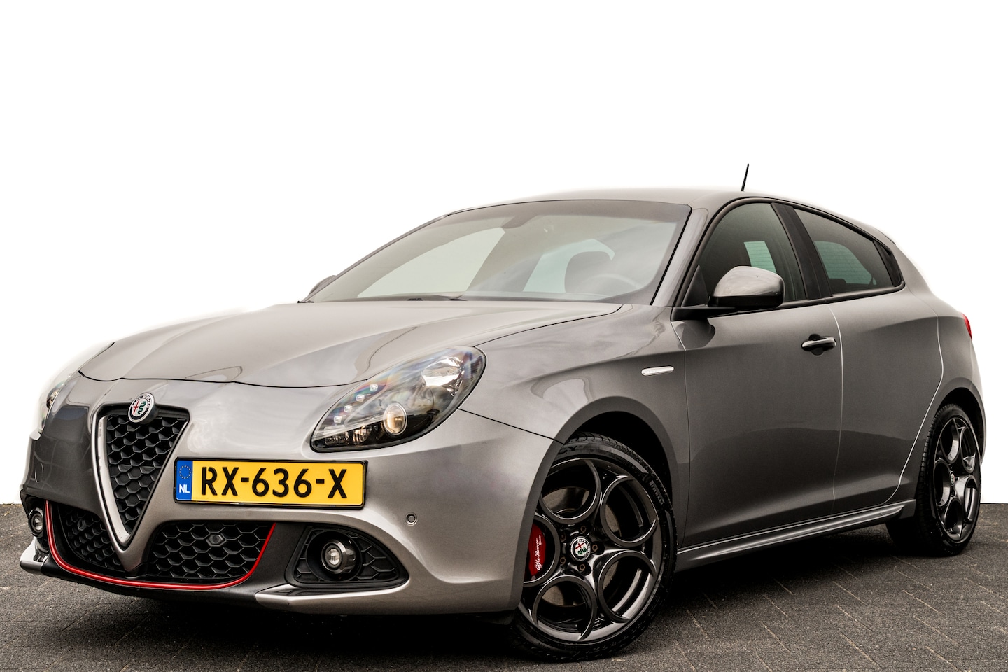 Alfa Romeo Giulietta - 1.4 170PK Turbo Automaat Super | Rood Leder | 18 inch | Afn. Trekhaak | PDC | Volledig ond - AutoWereld.nl