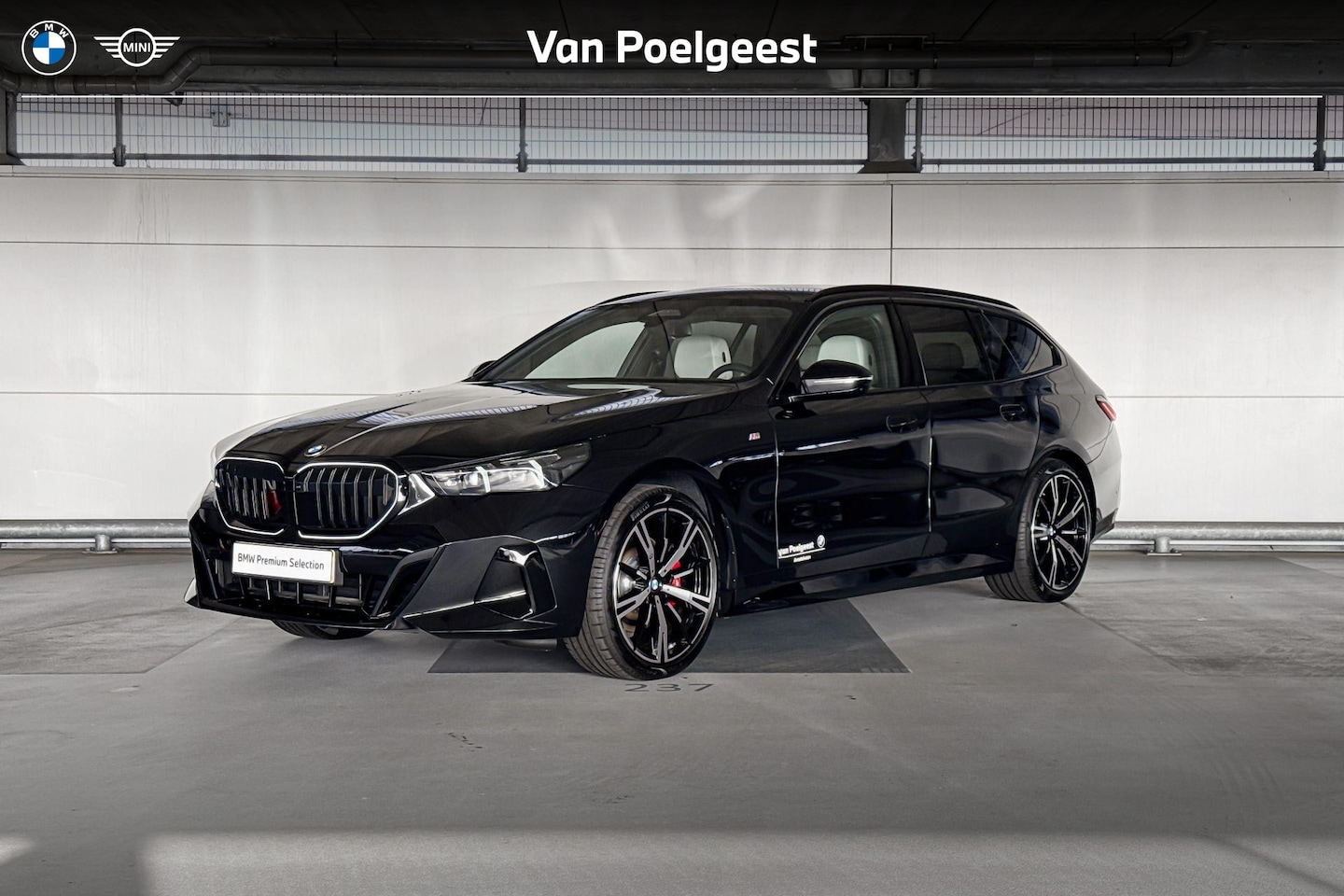 BMW 5-serie Touring - 520i | M Sportpakket Pro | Innovation Pack | Travel Pack | Comfort Pack | Trekhaak - AutoWereld.nl