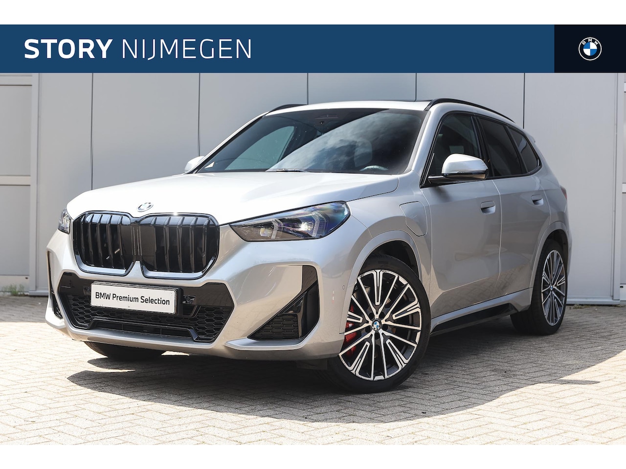 BMW X1 - xDrive25e M Sport Automaat / Panoramadak / Trekhaak / Sportstoelen / Adaptieve LED / M Ada - AutoWereld.nl