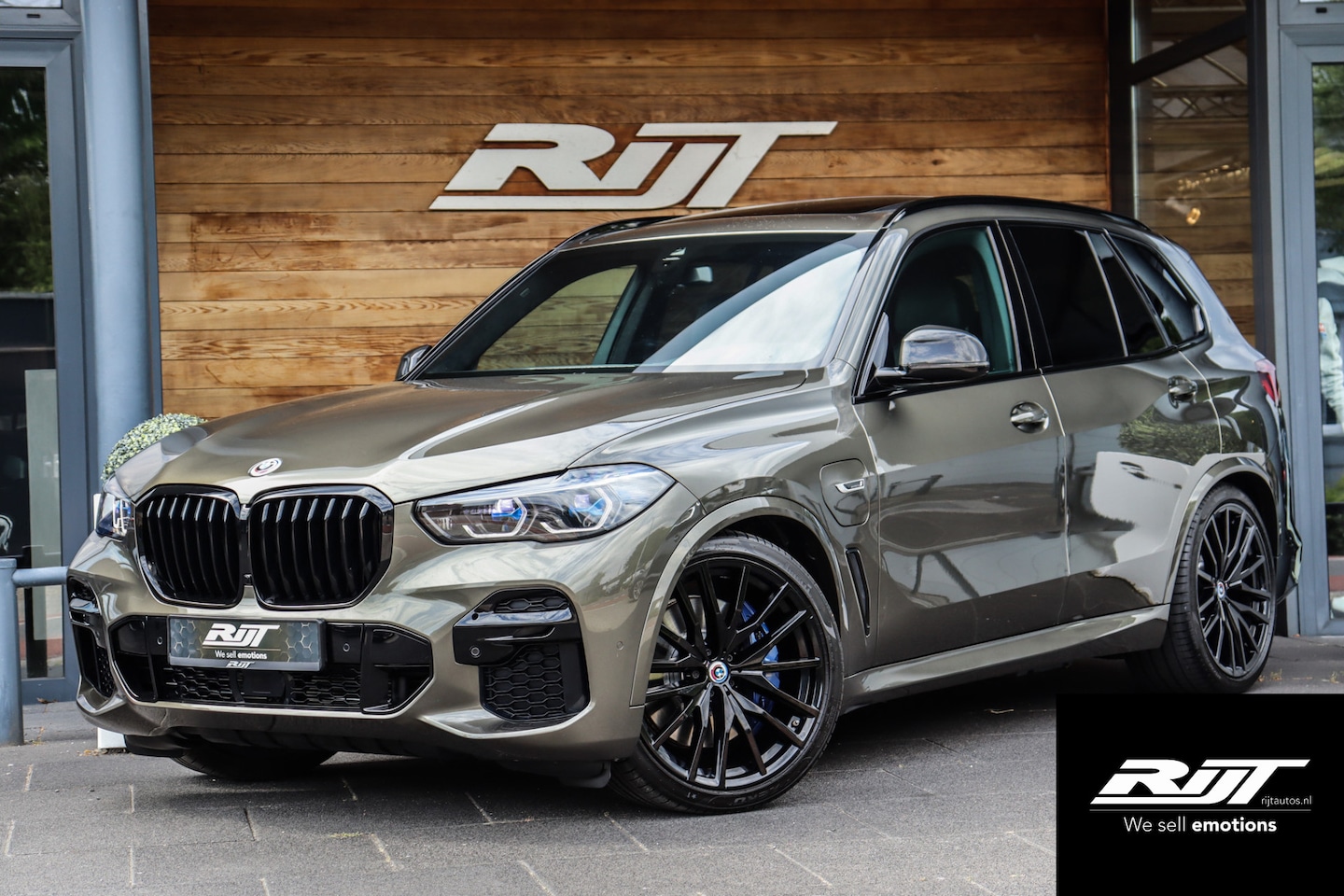 BMW X5 - xDrive45e 50 Jahre NL Geleverd **Bowers Wilkins/4ws/Skylounge/Lucht/Alcantara/Carbon** - AutoWereld.nl