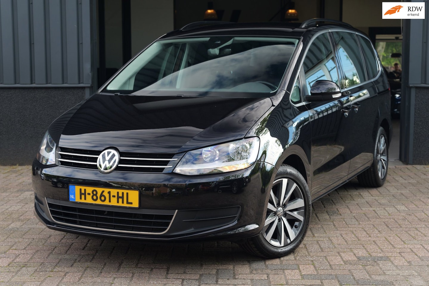 Volkswagen Sharan - 1.4 TSI Exclusive Series 7P AUT|CarPlay|Camera - AutoWereld.nl