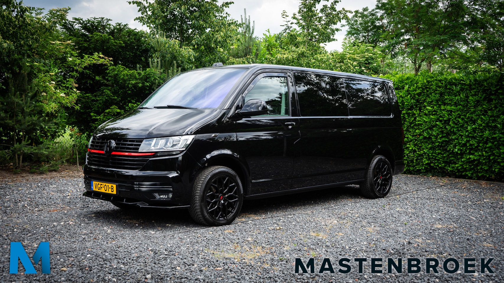 Volkswagen Transporter - 2.0TDI L2H1 DC R-Line | Black Edition | Carplay | Speciaal leer | Uniek!! - AutoWereld.nl