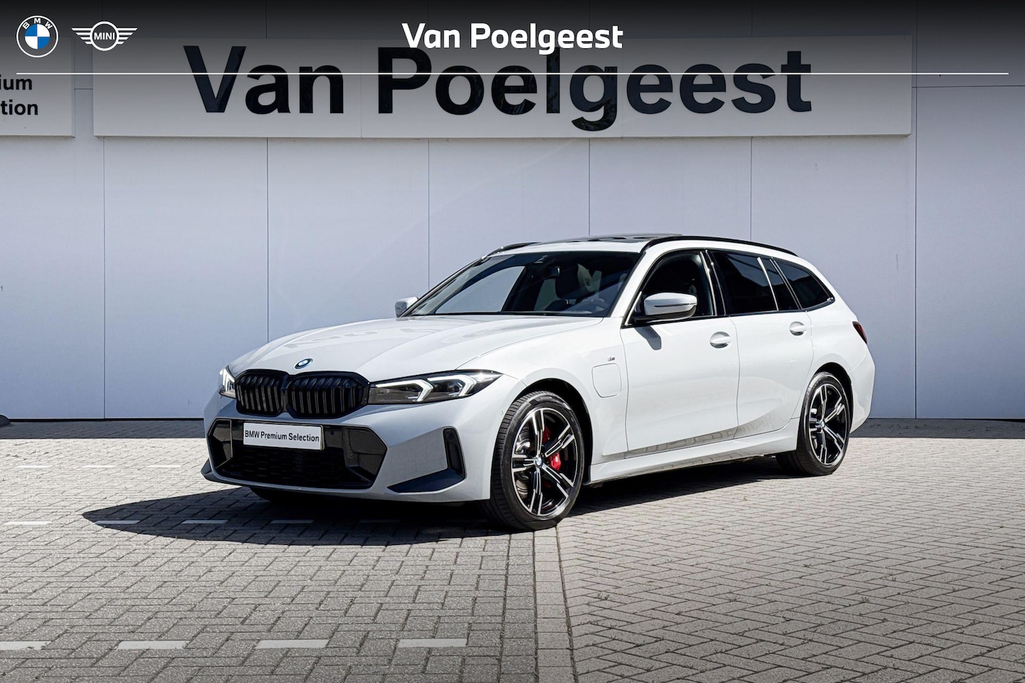 BMW 3-serie Touring - 330e Trekhaak | M Sport | Panoramadak - AutoWereld.nl