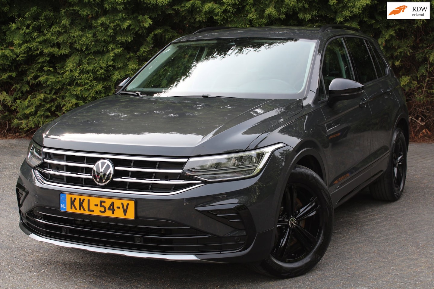 Volkswagen Tiguan - 2.0 TSI 4Motion Urban Sport 190PK Automaat | Parkeercamera | Apple/Android Carplay | Stoel - AutoWereld.nl