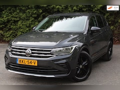 Volkswagen Tiguan - 2.0 TSI 4Motion Urban Sport 190PK Automaat | Parkeercamera | Apple/Android Carplay | Stoel