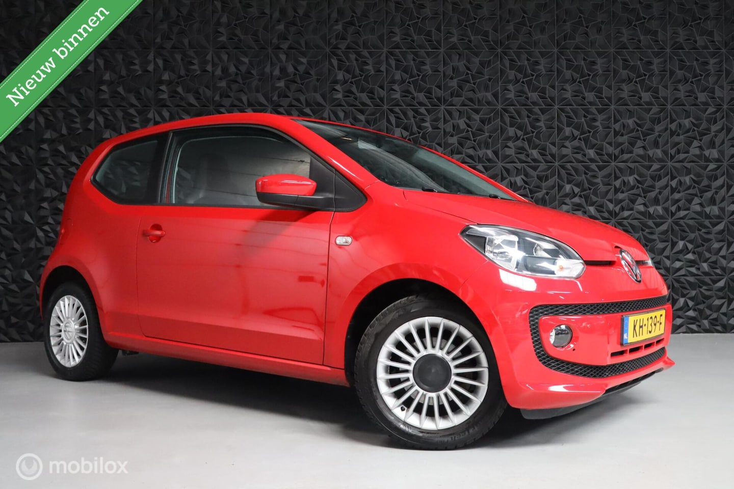 Volkswagen Up! - 1.0 high up! | Camera | AC | Stoelverwarming - AutoWereld.nl