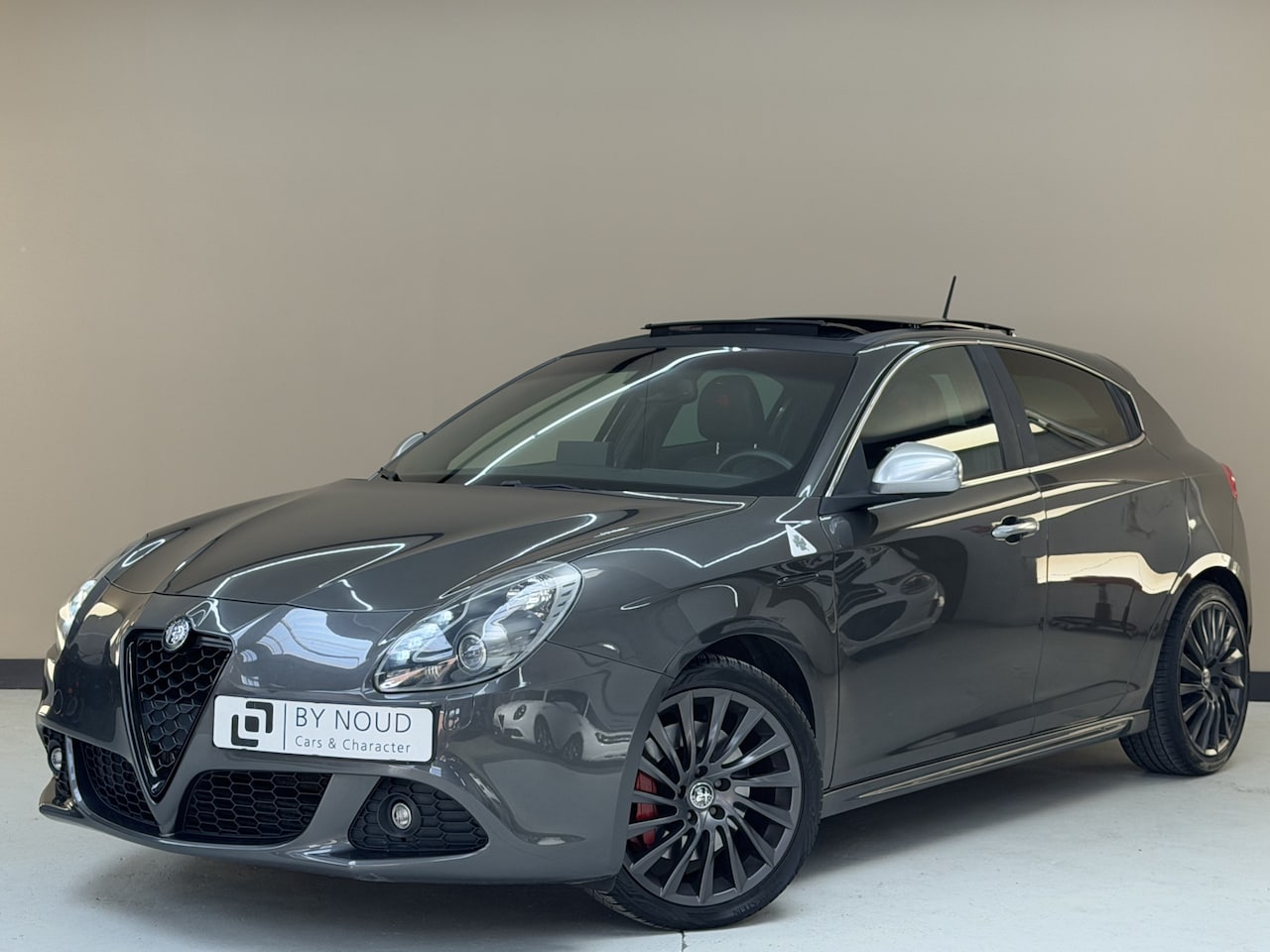 Alfa Romeo Giulietta - 1.7 TBi Quadrifoglio Verde 1.7 TBi Quadrifoglio Verde, 235PK, 2010, Panoramadak, Bose, Volledig leder, 4 seizoen band - AutoWereld.nl
