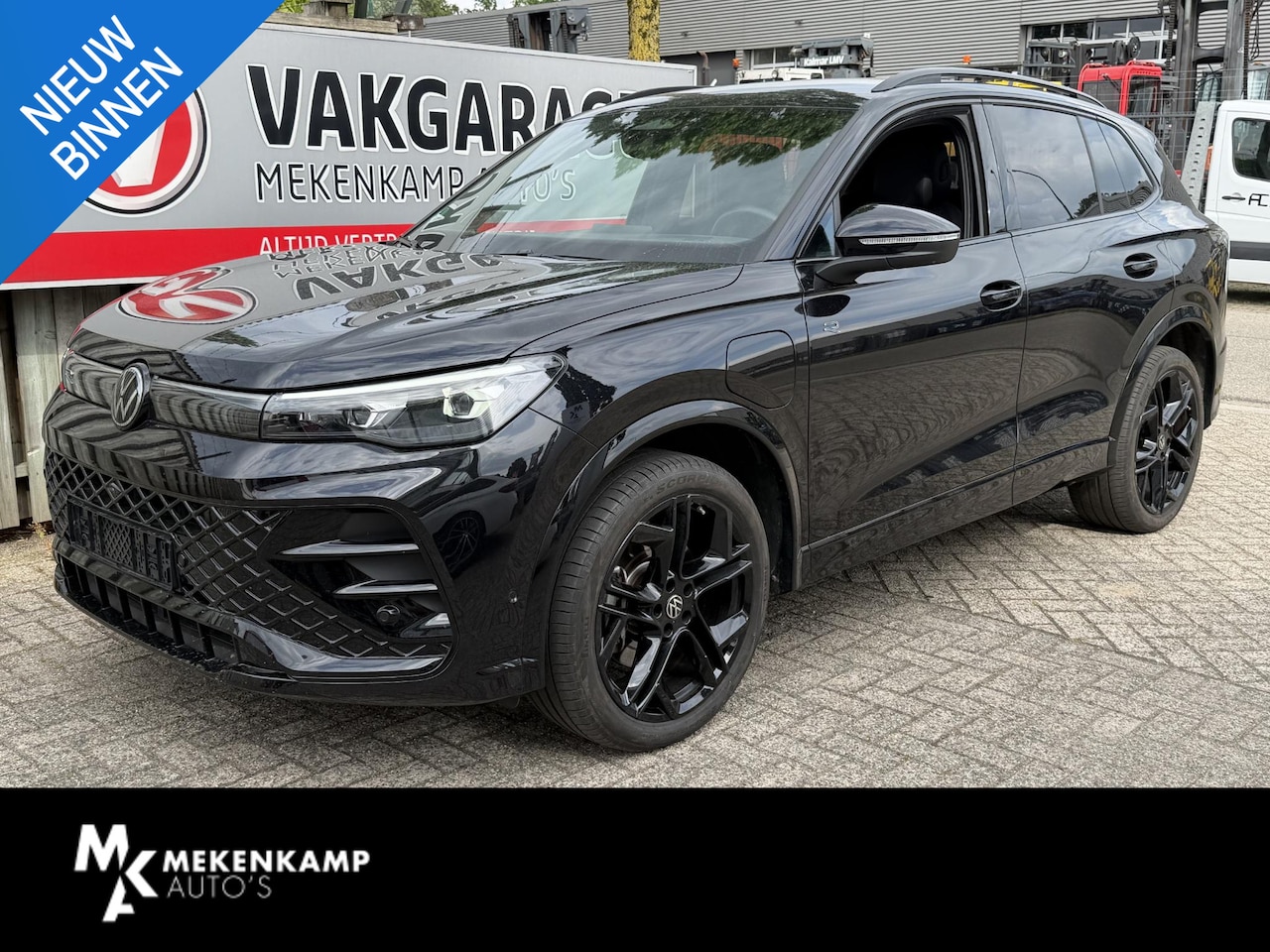 Volkswagen Tiguan - 1.5 eHybrid R-Line Black Style 272pk 20"/VOL Leder + memory/Trekhaak/Harman Kardon/Stuur + - AutoWereld.nl