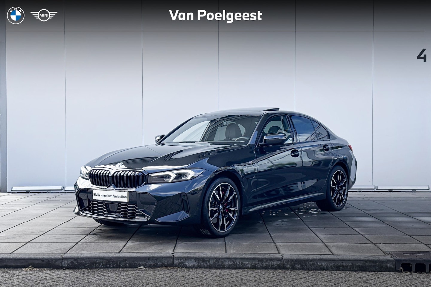 BMW 3-serie - Sedan 330e M-Sport Glazen Schuifdak / 19 inch / Active Cruise Controle - AutoWereld.nl