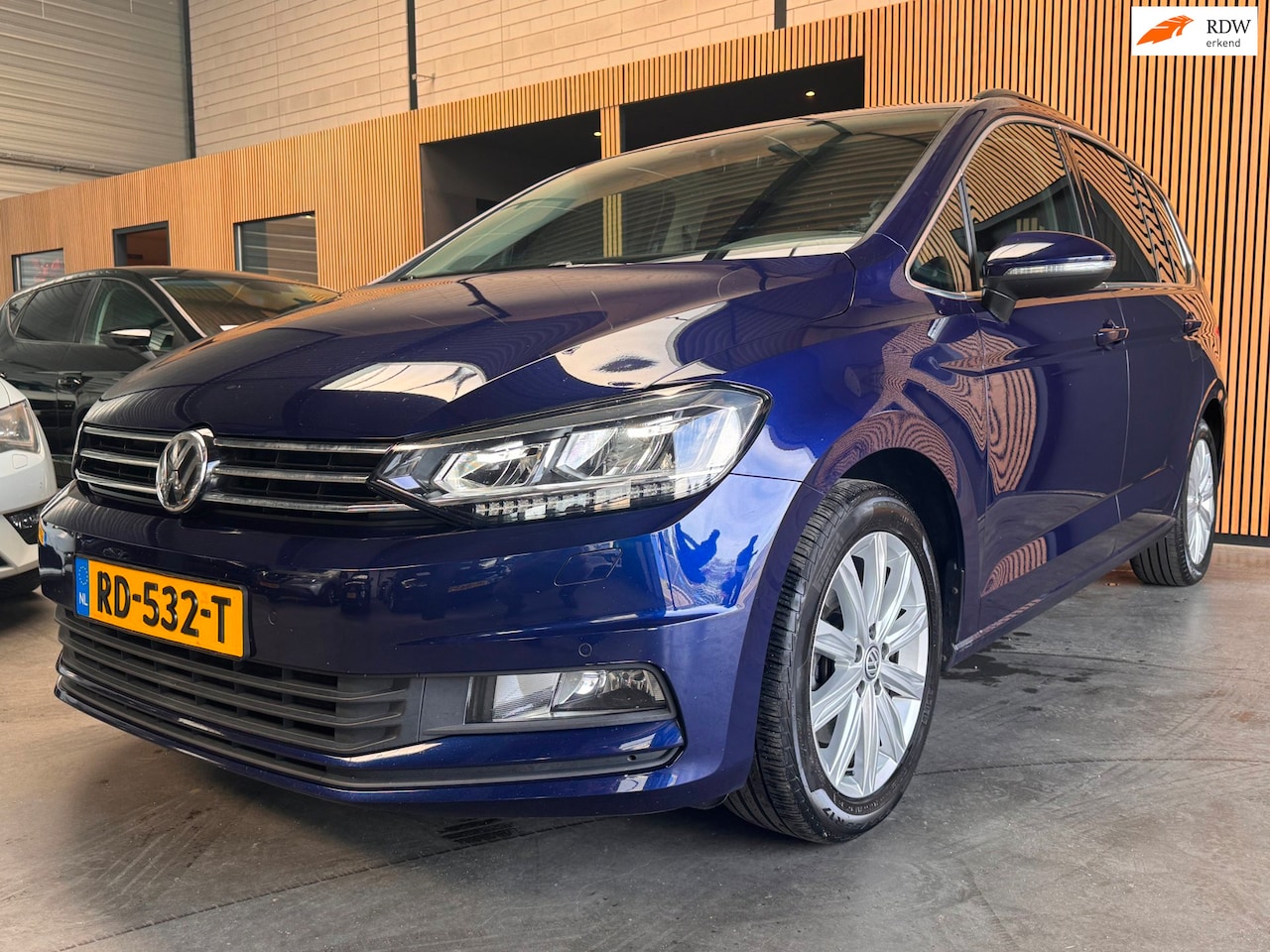 Volkswagen Touran - 1.4 TSI Highline Business R 7P |Automaat|Camera|Carplay|Stoelverwarming|Cruise - AutoWereld.nl