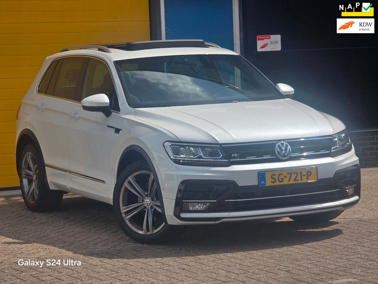 Volkswagen Tiguan - 1.4 TSI R Line / Aut / NAP / Camera / Ecc / Elek Pakket / Acc / Digital Cockpit / Open Pan - AutoWereld.nl