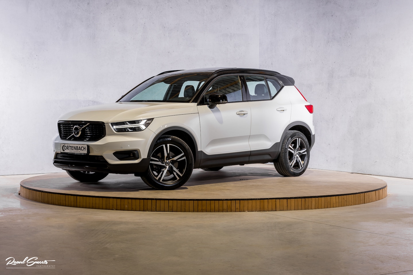 Volvo XC40 - 2.0 T5 AWD R-Design | Zwenkbare trekhaak | 2.100 Kg Trekgewicht | Panorama dak | Blis | Ha - AutoWereld.nl