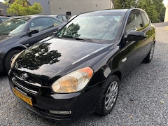 Hyundai Accent - 1.6i Dynamic AIRCO
