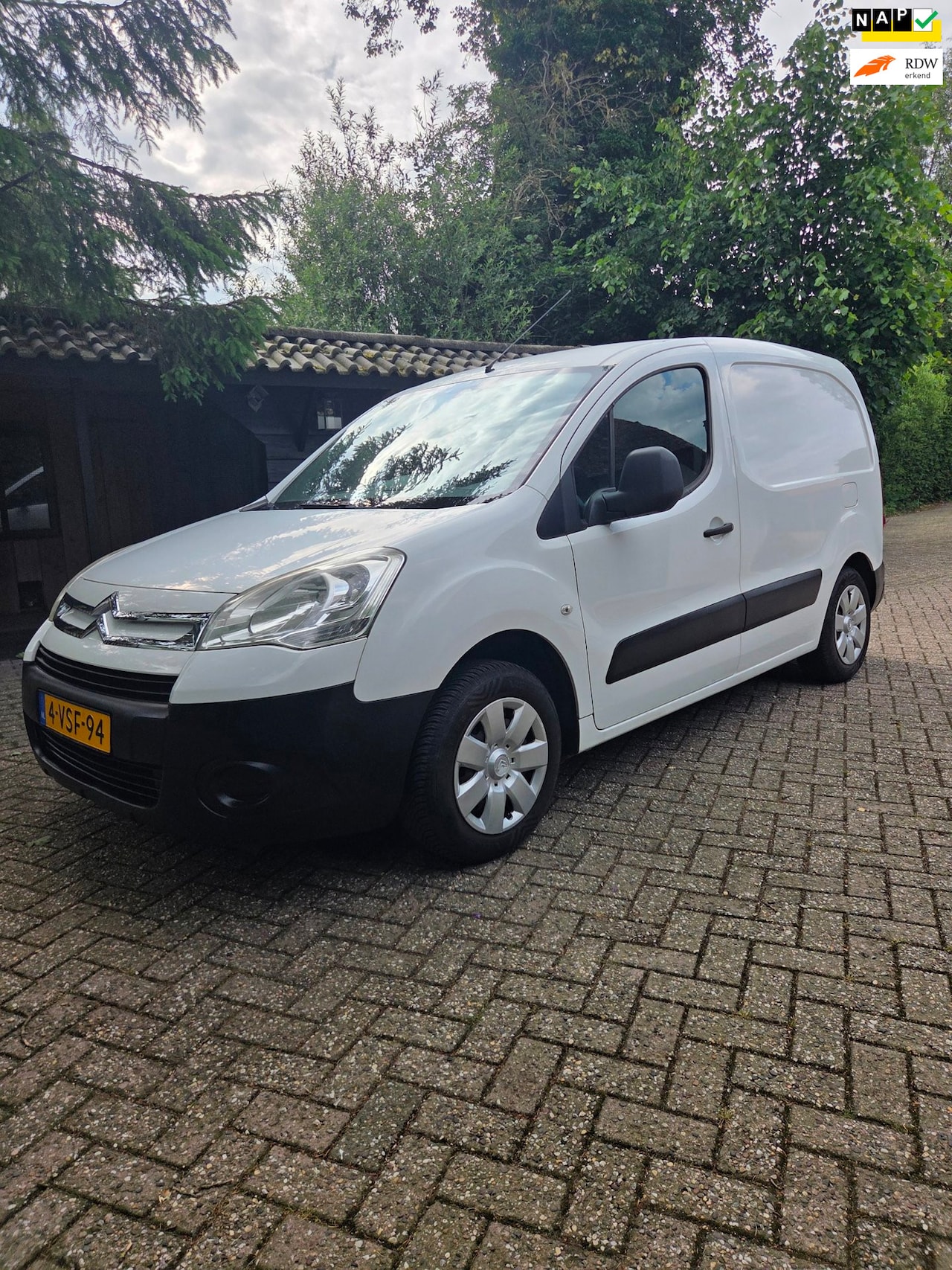 Citroën Berlingo - 1.6 e-HDI 500 Club Economy Automaat - AutoWereld.nl